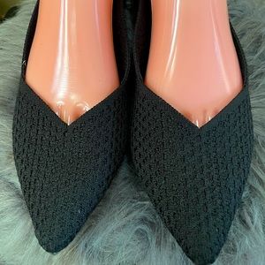 Black Honeycomb Rothy’s Point Size 10.5 Excellent condition Retired texture